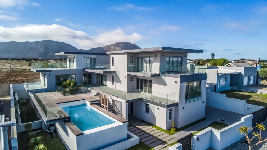 7 Bedroom Property for Sale in Gansbaai Central Western Cape